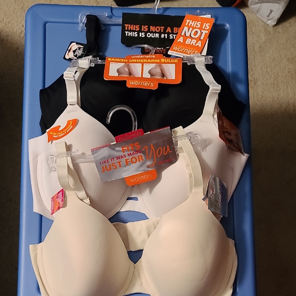 Warner's Black and Cream Bra Collection